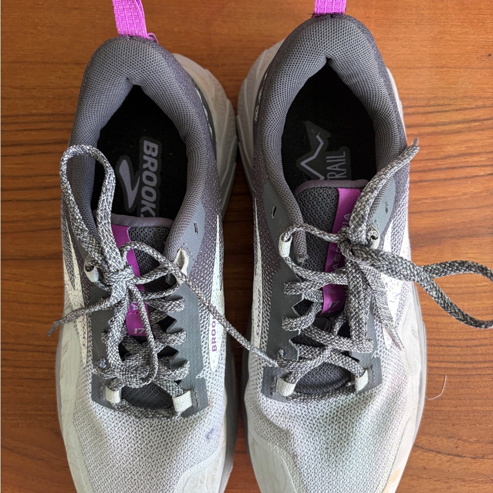 Brooks Cascadia 17 Women's Athletic Shoes in Gray and Purple - Picture 3 of 5